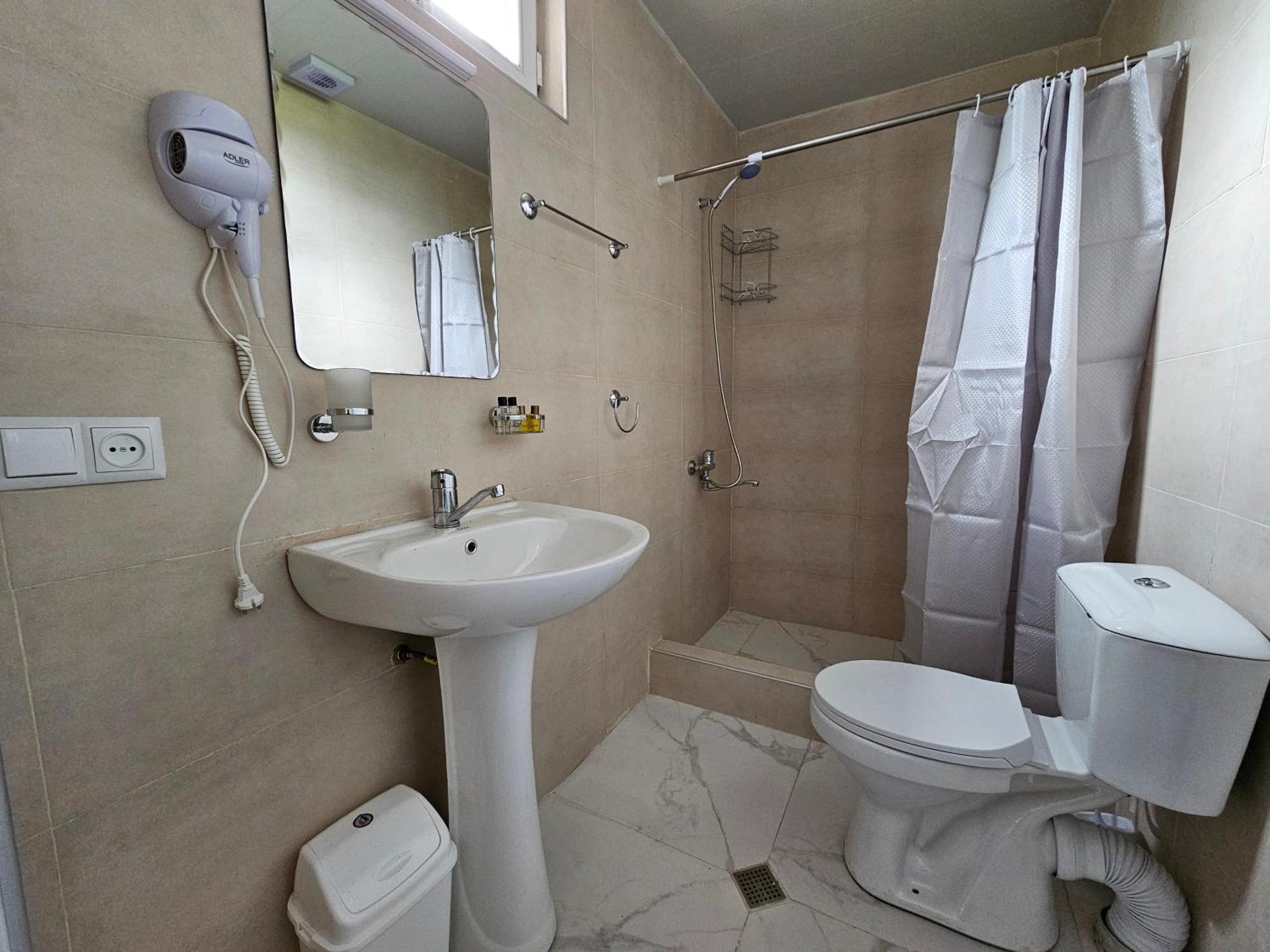 Hilltop Guest House קוטאיסי מראה חיצוני תמונה
