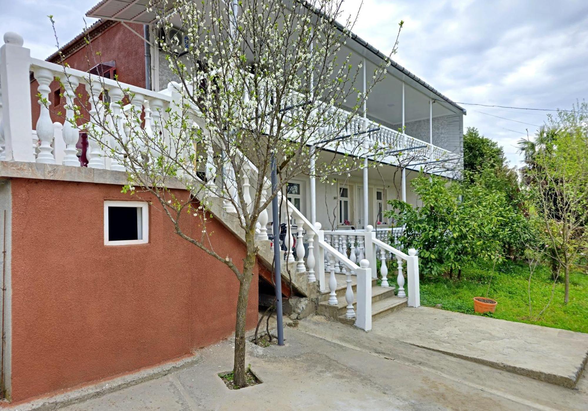 Hilltop Guest House קוטאיסי מראה חיצוני תמונה